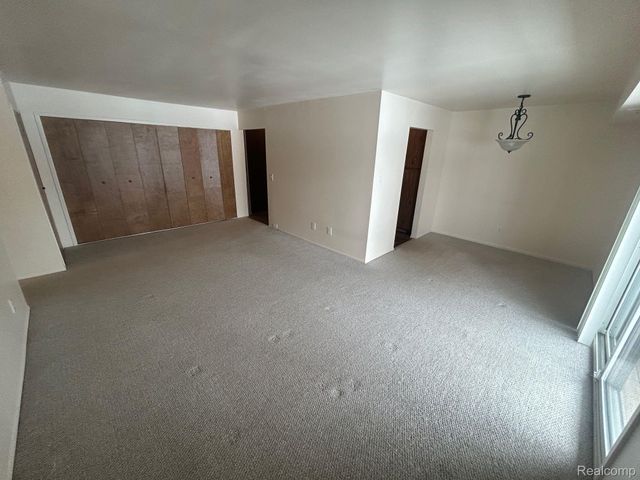 30042 W 12 MILE Road 56, Farmington Hills, MI 48334