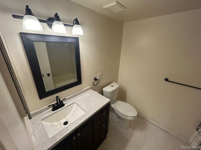 30042 W 12 MILE Road 56, Farmington Hills, MI 48334