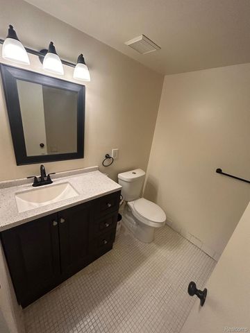 30042 W 12 MILE Road 56, Farmington Hills, MI 48334