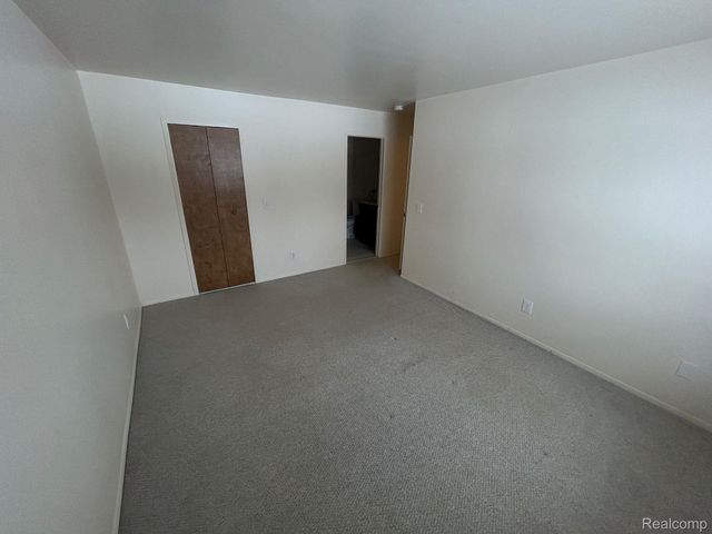 30042 W 12 MILE Road 56, Farmington Hills, MI 48334