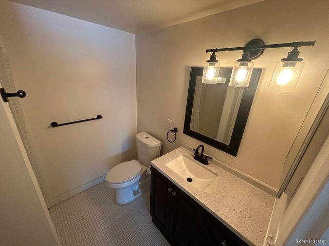 30042 W 12 MILE Road 56, Farmington Hills, MI 48334