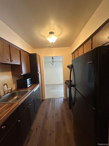 30042 W 12 MILE Road 56, Farmington Hills, MI 48334