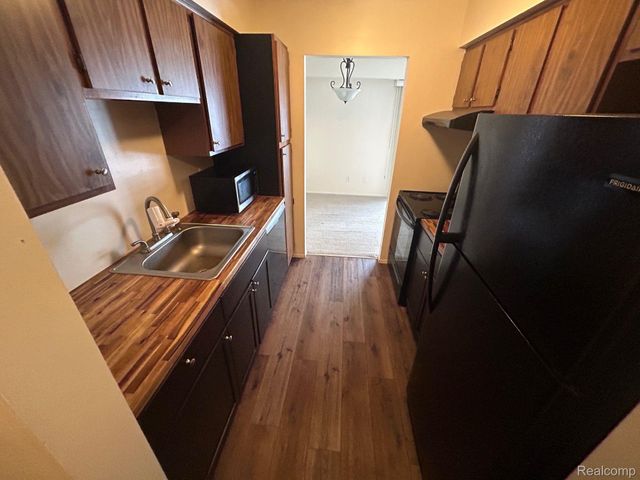 30042 W 12 MILE Road 56, Farmington Hills, MI 48334