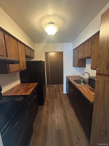 30042 W 12 MILE Road 56, Farmington Hills, MI 48334