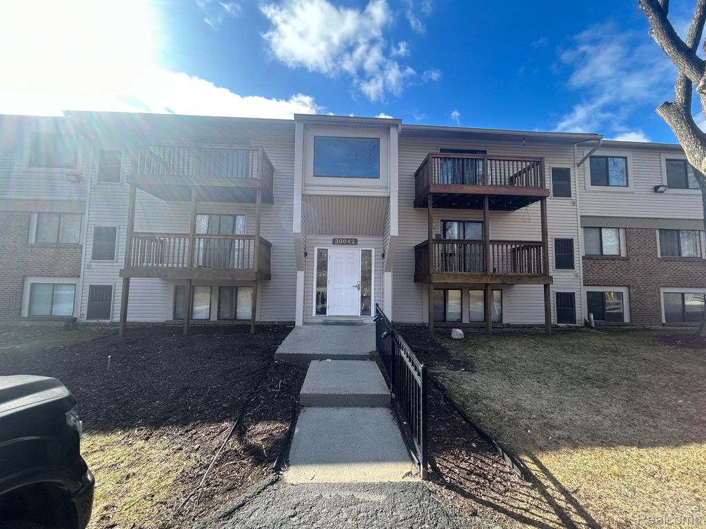 30042 W 12 MILE Road 56, Farmington Hills, MI 48334