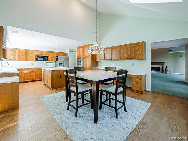 27950 Copper Creek Lane, Farmington Hills, MI 48331