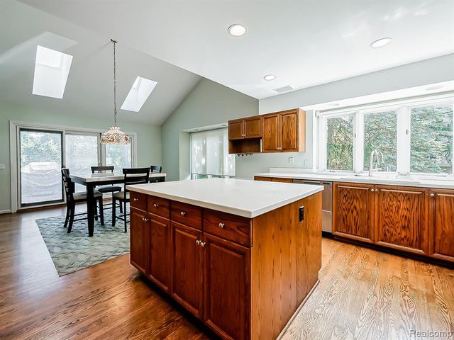 27950 Copper Creek Lane, Farmington Hills, MI 48331