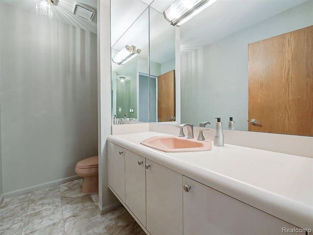 27950 Copper Creek Lane, Farmington Hills, MI 48331