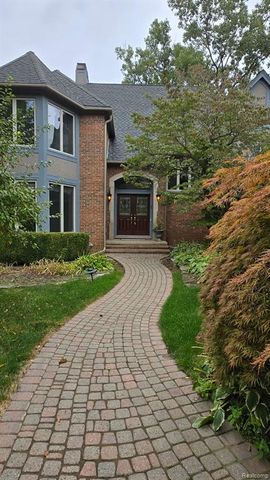 27950 Copper Creek Lane, Farmington Hills, MI 48331