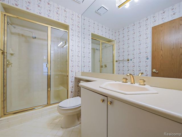 27950 Copper Creek Lane, Farmington Hills, MI 48331