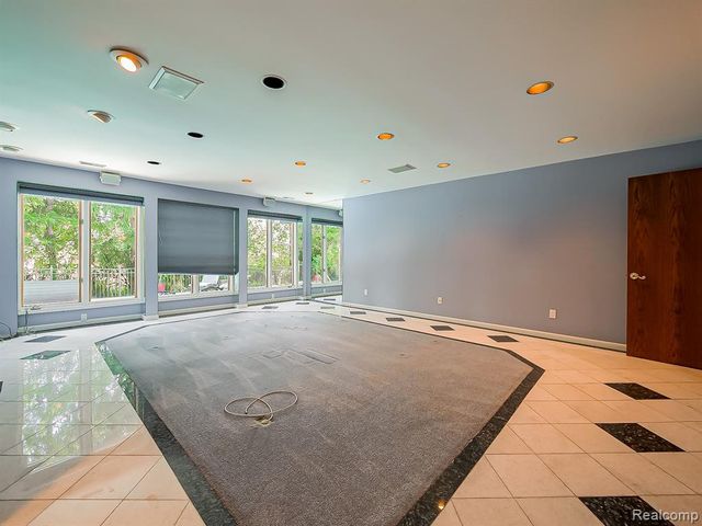 27950 Copper Creek Lane, Farmington Hills, MI 48331