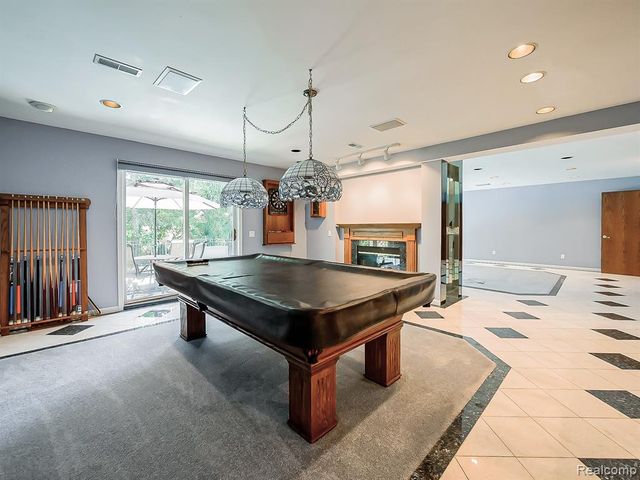 27950 Copper Creek Lane, Farmington Hills, MI 48331