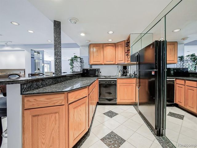 27950 Copper Creek Lane, Farmington Hills, MI 48331