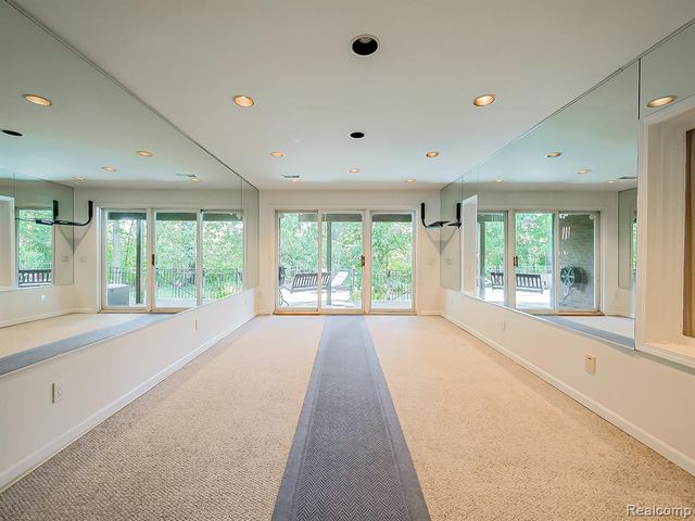 27950 Copper Creek Lane, Farmington Hills, MI 48331