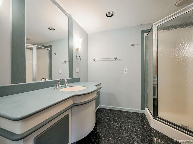 27950 Copper Creek Lane, Farmington Hills, MI 48331