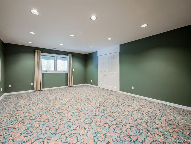 27950 Copper Creek Lane, Farmington Hills, MI 48331