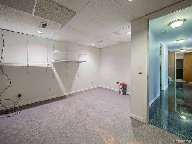 27950 Copper Creek Lane, Farmington Hills, MI 48331