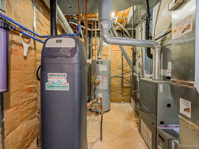 27950 Copper Creek Lane, Farmington Hills, MI 48331