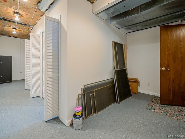 27950 Copper Creek Lane, Farmington Hills, MI 48331