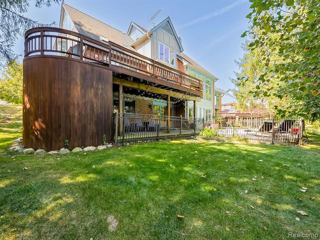 27950 Copper Creek Lane, Farmington Hills, MI 48331