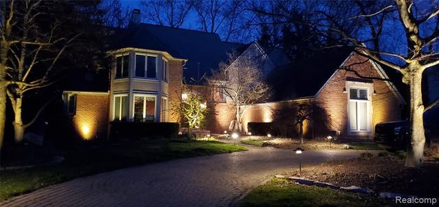 27950 Copper Creek Lane, Farmington Hills, MI 48331