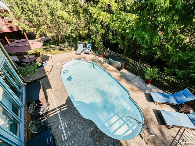 27950 Copper Creek Lane, Farmington Hills, MI 48331