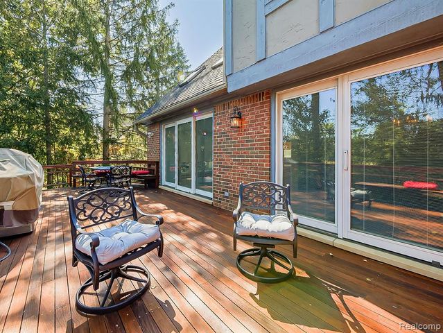 27950 Copper Creek Lane, Farmington Hills, MI 48331