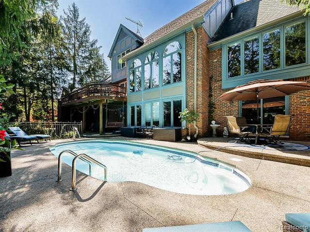 27950 Copper Creek Lane, Farmington Hills, MI 48331