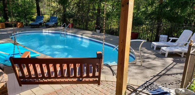 27950 Copper Creek Lane, Farmington Hills, MI 48331