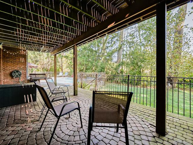 27950 Copper Creek Lane, Farmington Hills, MI 48331