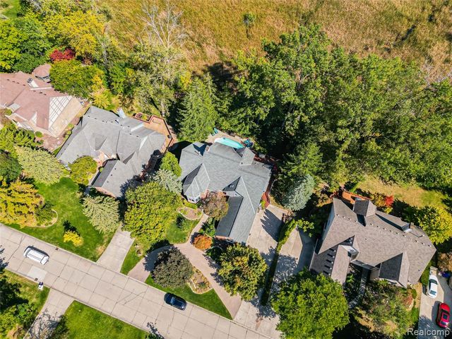 27950 Copper Creek Lane, Farmington Hills, MI 48331