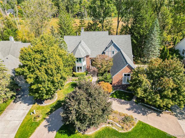 27950 Copper Creek Lane, Farmington Hills, MI 48331