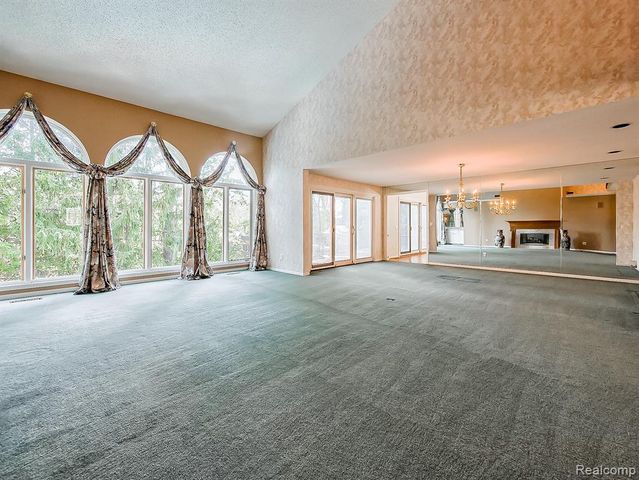 27950 Copper Creek Lane, Farmington Hills, MI 48331