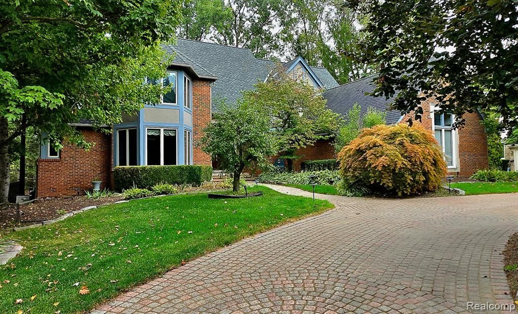 27950 Copper Creek Lane, Farmington Hills, MI 48331