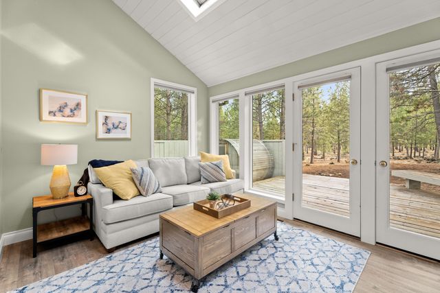 18025 Camas Lane 18, Sunriver, OR 97707