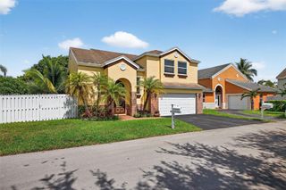 10871 SW 11th Mnr, Davie, FL 33324