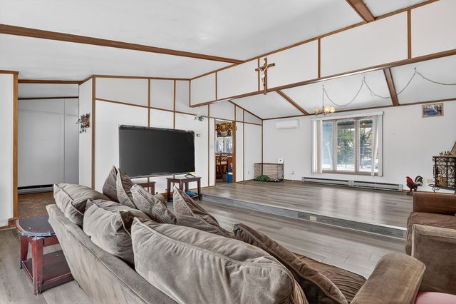 14858 Beaverton Road, Poplar Grove, IL 61065