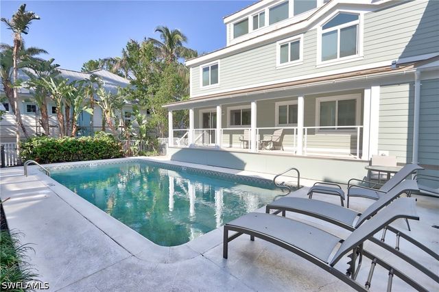 640 2nd ST S 2, Naples, FL 34102