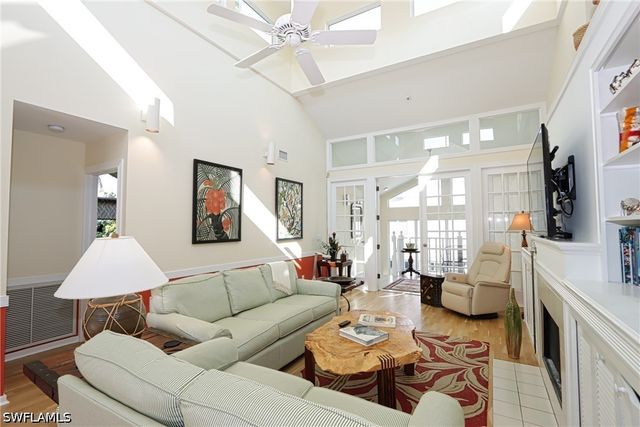 640 2nd ST S 2, Naples, FL 34102