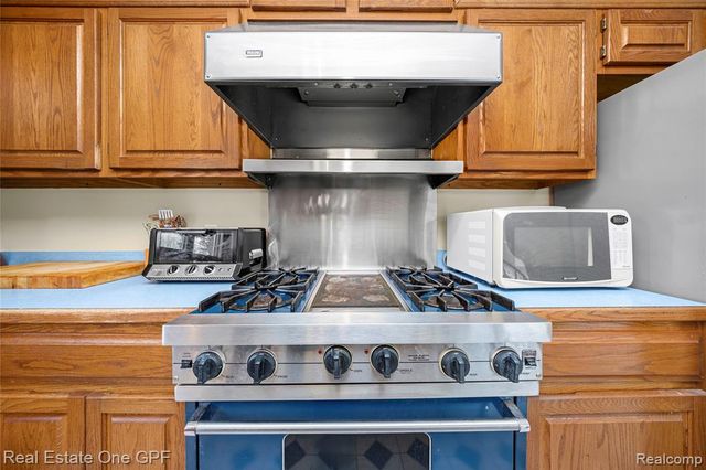 1135 Holmes Road, Allenton, MI 48002