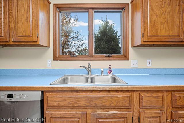 1135 Holmes Road, Allenton, MI 48002