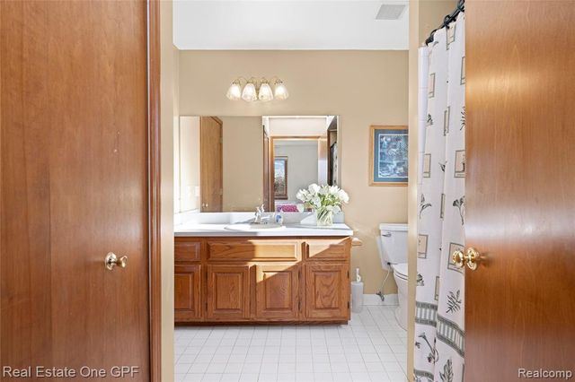 1135 Holmes Road, Allenton, MI 48002