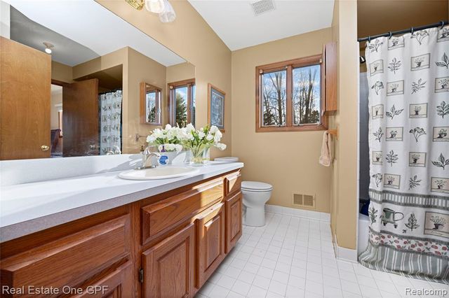 1135 Holmes Road, Allenton, MI 48002