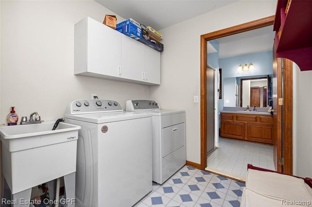 1135 Holmes Road, Allenton, MI 48002