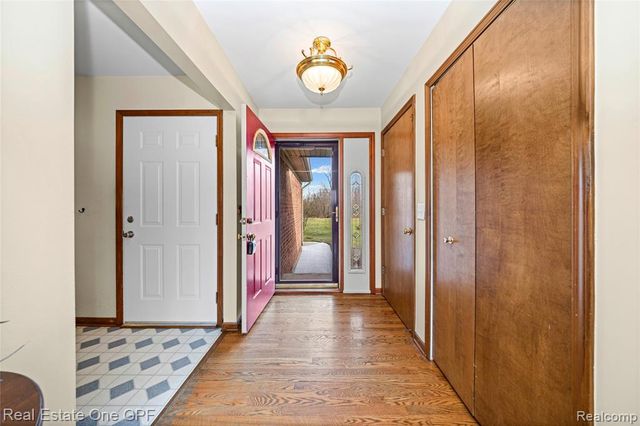 1135 Holmes Road, Allenton, MI 48002