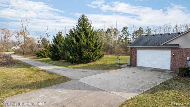 1135 Holmes Road, Allenton, MI 48002