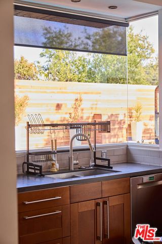 10225 Scenario Lane, Los Angeles, CA 90077