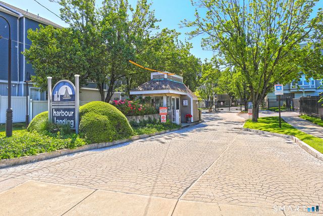 127 Harbour Close 127, New Haven, CT 06405