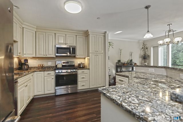 127 Harbour Close 127, New Haven, CT 06405