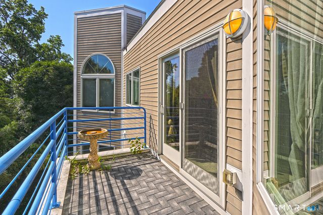 127 Harbour Close 127, New Haven, CT 06405